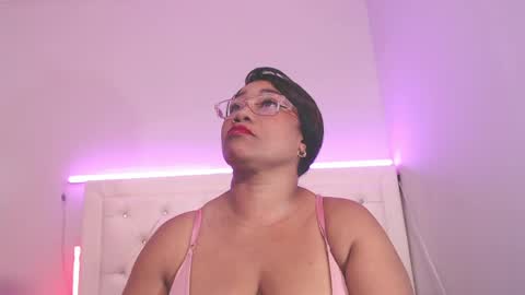 yhazan_brown online show from May 19, 3:35 am