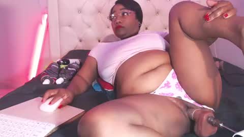 yhazan_brown online show from June 9, 2:44 am