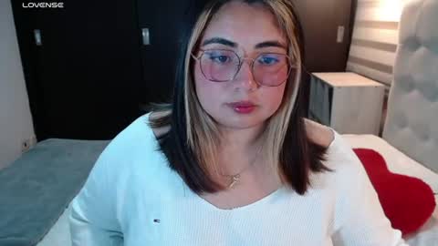hii i am yini online show from July 13, 2:56 am