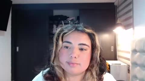 hii i am yini online show from July 29, 2:22 am