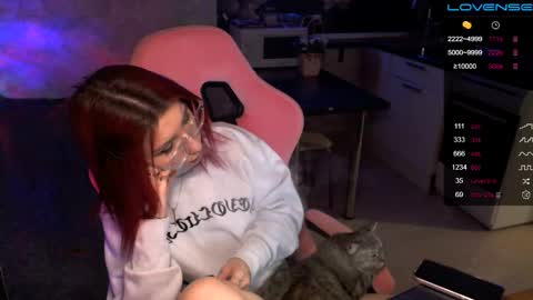 Snapshot of yngmilf_ chatting on December 20, 11:05 pm online show from December 20, 11:05 pm