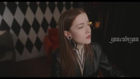 ynnenbrynn online show from November 18, 7:42 am