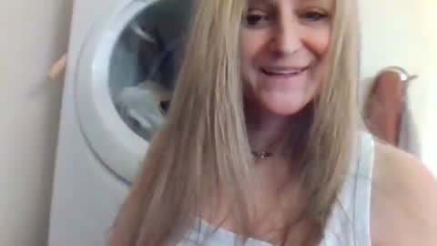 yogabuttttttt online show from October 27, 1:56 am