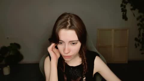 yoka_paradoxxx online show from November 6, 5:35 am