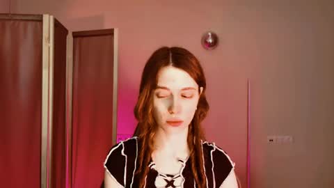 yoka_paradoxxx online show from April 19, 11:21 am