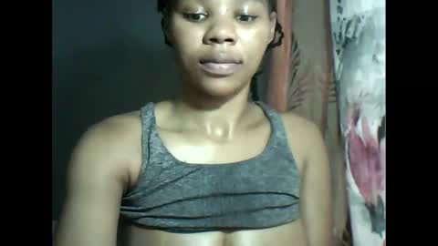 Snapshot of yoncexx25 chatting on February 22, 8:40 am amazingkellyxx online show from February 22, 8:40 am