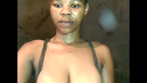 Snapshot of yoncexx25 chatting on December 26, 7:24 am amazingkellyxx online show from December 26, 7:24 am