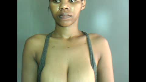 Snapshot of yoncexx25 chatting on January 5, 1:15 pm amazingkellyxx online show from January 5, 1:15 pm