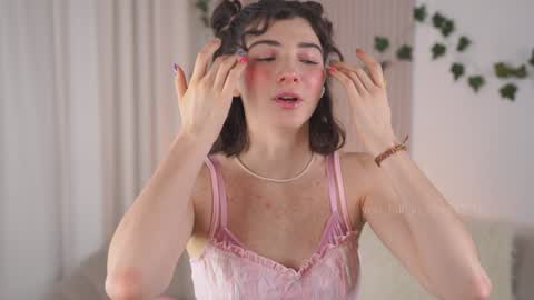 Snapshot of you_fell_in_love chatting on December 12, 7:30 am Elizabeth brunette -- Darline blonde online show from December 12, 7:30 am