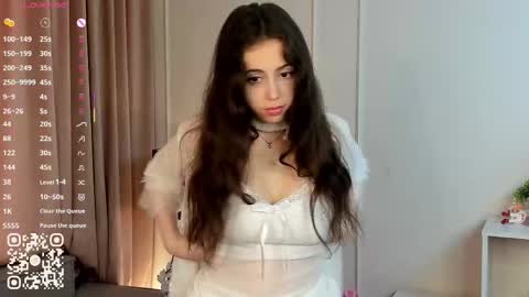 Snapshot of you_fell_in_love chatting on September 26, 8:23 am Elizabeth brunette -- Darline blonde online show from September 26, 8:23 am