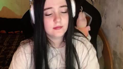 your_8a8y online show from December 4, 5:35 pm