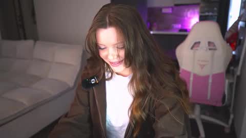 Julia Please Thumbs up me   online show from January 19, 5:47 am