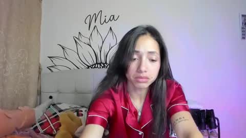 Snapshot of your_beck chatting on January 7, 6:27 am mia3 online show from January 7, 6:27 am