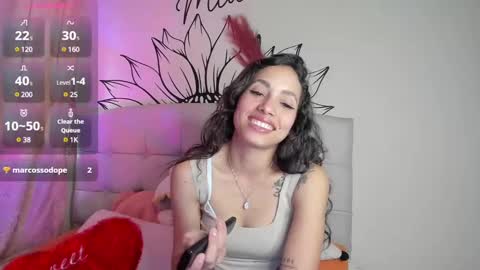 Snapshot of your_beck chatting on December 7, 9:44 pm mia3 online show from December 7, 9:44 pm