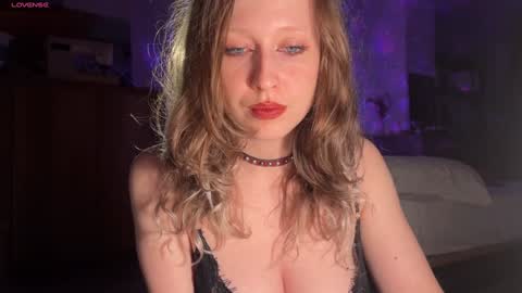 Snapshot of your_coraline_ chatting on December 29, 2:31 pm your_coraline_ online show from December 29, 2:31 pm
