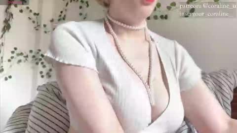 Snapshot of your_coraline_ chatting on October 18, 6:49 am your_coraline_ online show from October 18, 6:49 am