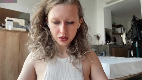 Snapshot of your_coraline_ chatting on December 28, 8:37 am your_coraline_ online show from December 28, 8:37 am
