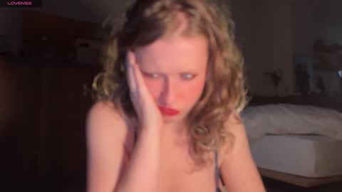 Snapshot of your_coraline_ chatting on January 5, 10:21 am your_coraline_ online show from January 5, 10:21 am