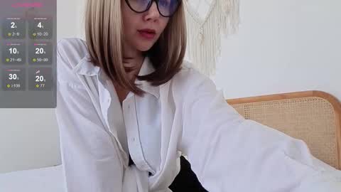 Snapshot of your_dream_alice chatting on October 19, 4:25 am Alice online show from October 19, 4:25 am