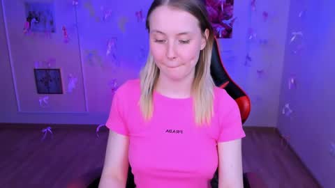 Ella online show from April 7, 11:29 pm