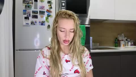 Alice  online show from December 19, 12:37 am