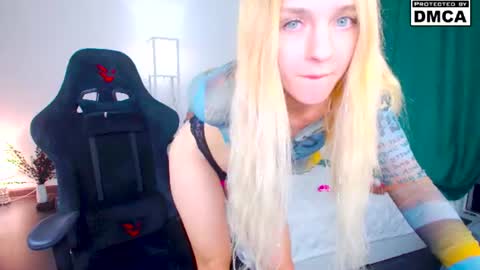yourfairyalice_ online show from July 16, 10:58 pm