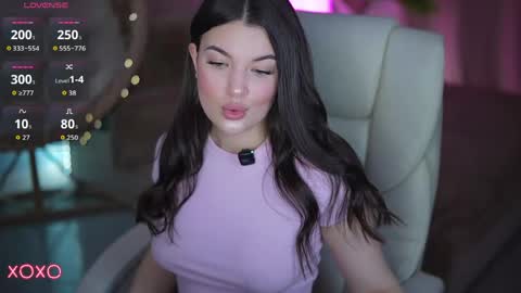 L O L A online show from April 7, 7:05 pm