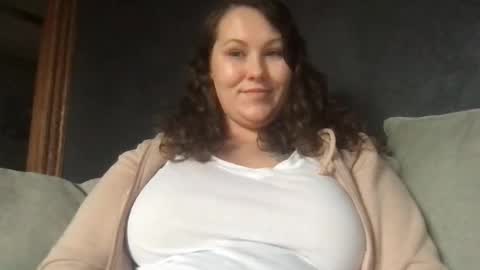 Snapshot of yournewbigmama chatting on December 15, 7:53 pm yournewbigmama online show from December 15, 7:53 pm