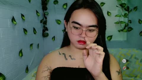 yourprincessthea online show from February 25, 7:09 am