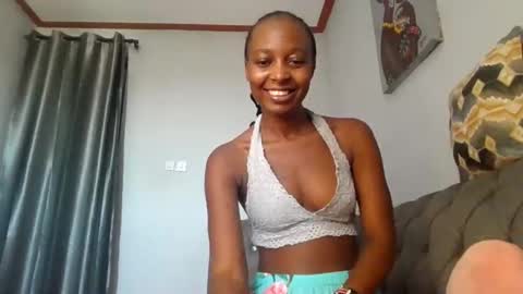Snapshot of yoursalma69 chatting on October 12, 7:22 am yoursalma69 online show from October 12, 7:22 am