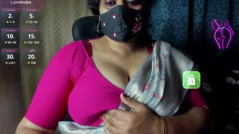 Snapshot of yourss_preethy chatting on January 29, 2:40 am preethy online show from January 29, 2:40 am