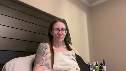 Snapshot of yourstrulylivy chatting on December 15, 5:45 am yourstrulylivy online show from December 15, 5:45 am