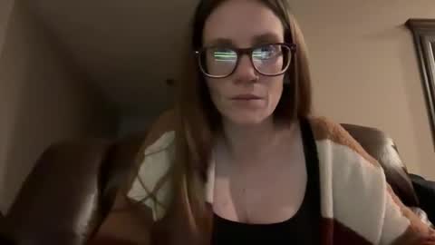 Snapshot of yourstrulylivy chatting on December 10, 2:27 am yourstrulylivy online show from December 10, 2:27 am
