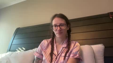 Snapshot of yourstrulylivy chatting on February 20, 2:02 pm yourstrulylivy online show from February 20, 2:02 pm