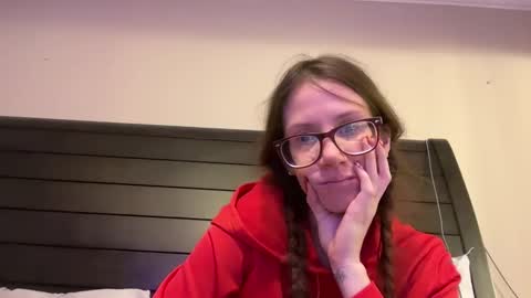 Snapshot of yourstrulylivy chatting on December 16, 12:37 am yourstrulylivy online show from December 16, 12:37 am