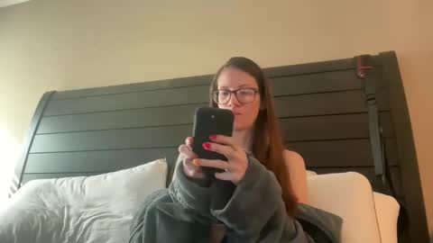 Snapshot of yourstrulylivy chatting on February 19, 4:33 pm yourstrulylivy online show from February 19, 4:33 pm