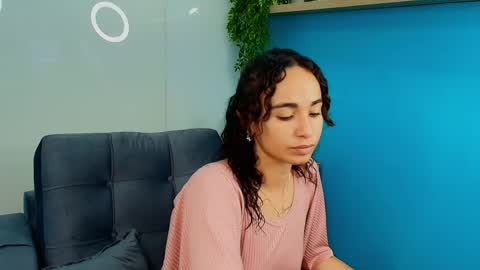 Ysenne online show from May 22, 11:19 am