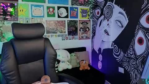    rawr   Anne Independent model      online show from November 7, 6:35 pm