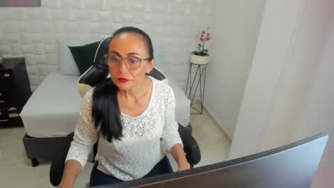 Y U L I T Z A online show from January 13, 1:15 pm