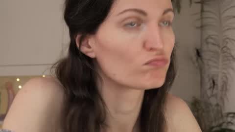 yulla dao online show from February 25, 12:05 pm