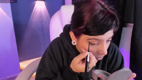 YUMEKO  online show from November 25, 7:15 pm