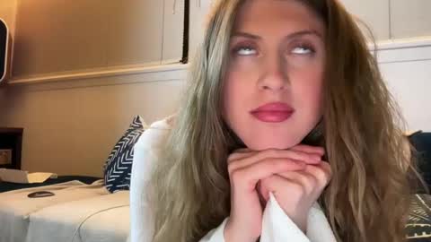 Snapshot of yumiandwolf chatting on October 2, 1:54 am yumiandwolf online show from October 2, 1:54 am