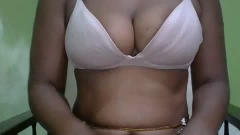 Snapshot of yummychocolate_2 chatting on October 18, 9:34 am YUMMY online show from October 18, 9:34 am