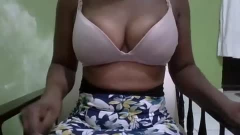 Snapshot of yummychocolate_2 chatting on October 15, 7:11 am YUMMY online show from October 15, 7:11 am