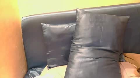 yummyclaya online show from May 29, 10:02 am