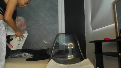 Snapshot of yummyduo chatting on March 10, 1:21 pm Yummyduo online show from March 10, 1:21 pm