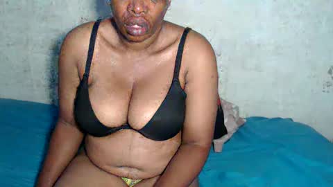 Snapshot of yummytittsxx chatting on January 7, 4:39 am yummytittsxx online show from January 7, 4:39 am