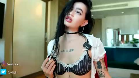 yuna_leen online show from June 25, 9:46 am