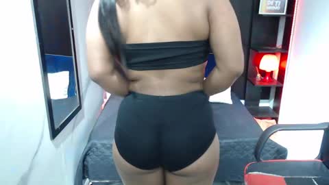 YURIKO RED online show from April 24, 3:53 am