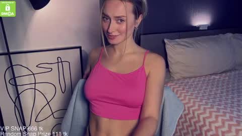 The Queen Bitch of the United Kingdom online show from December 4, 8:45 am